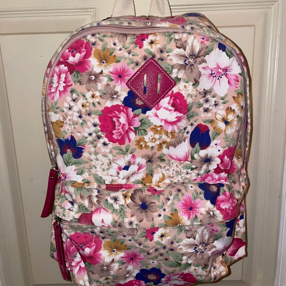 Candie’s Multi-colored Floral Backpack🎒